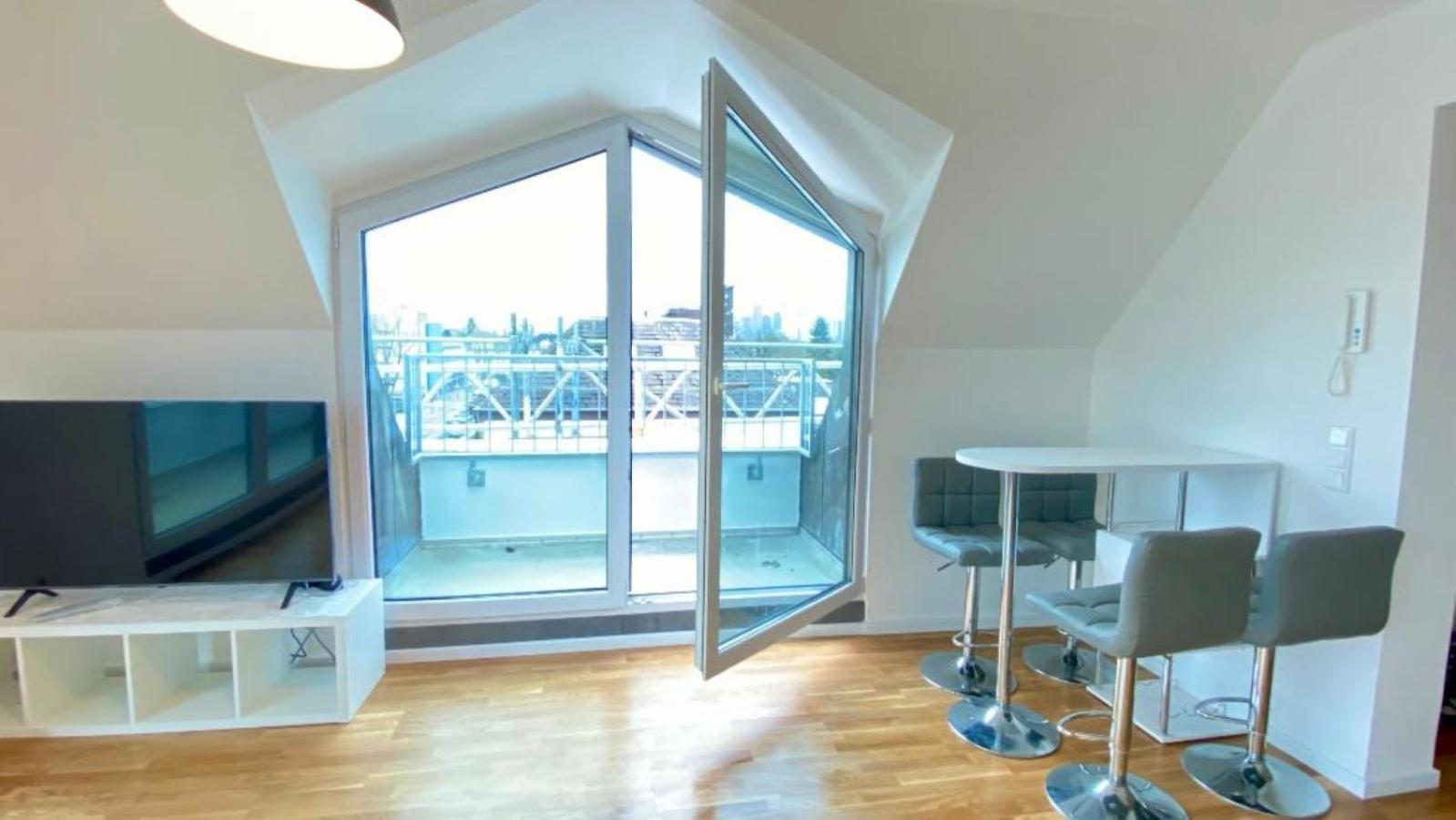 Schoenes Erwachen Im Frankfurter Penthouse Francoforte sul Meno Esterno foto