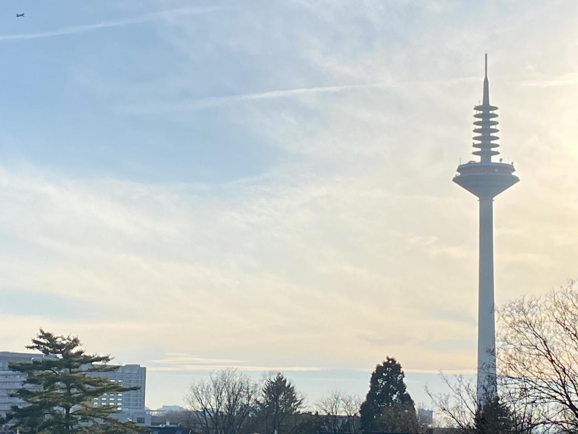 Schoenes Erwachen Im Frankfurter Penthouse Francoforte sul Meno Esterno foto