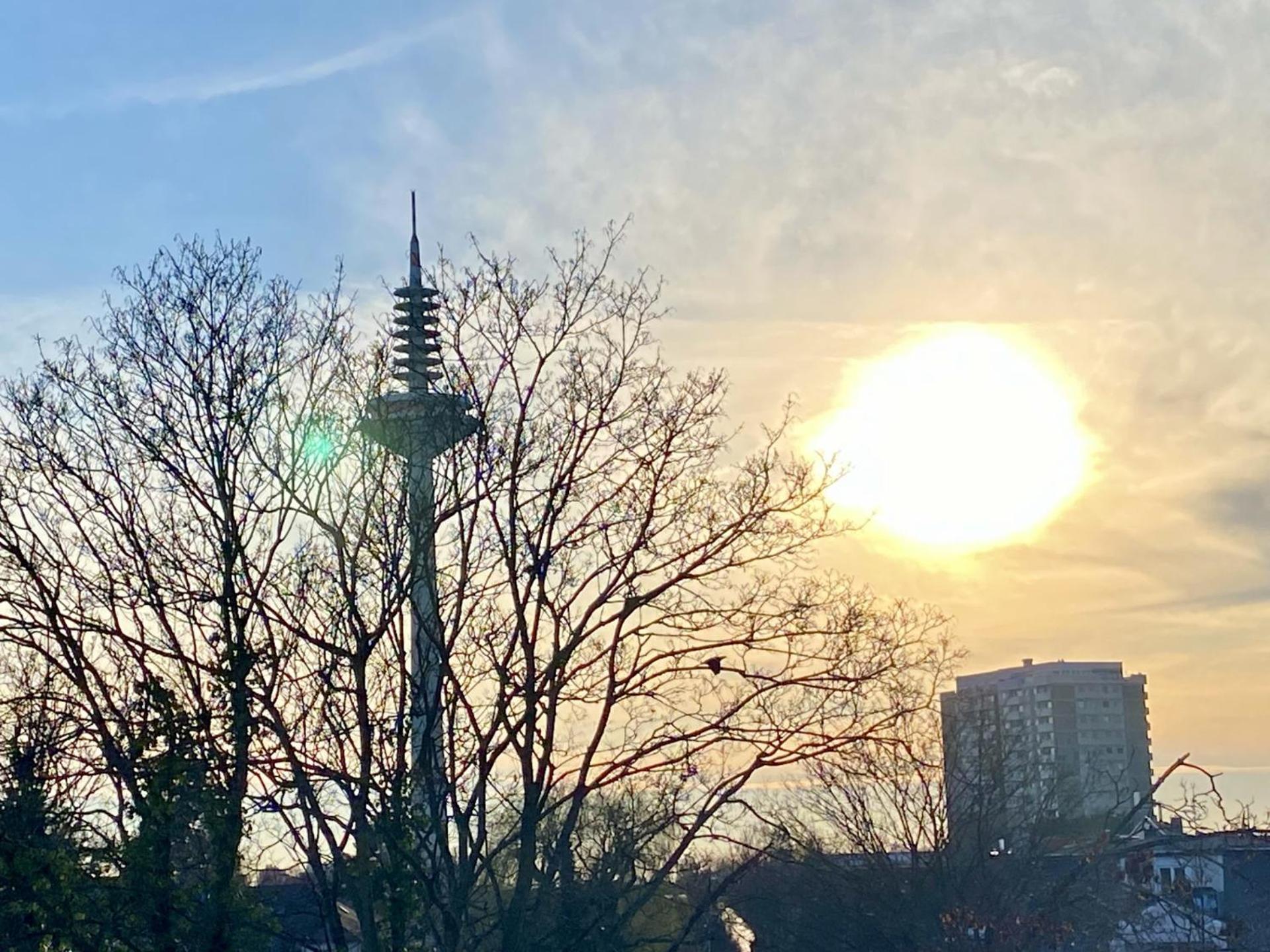 Schoenes Erwachen Im Frankfurter Penthouse Francoforte sul Meno Esterno foto